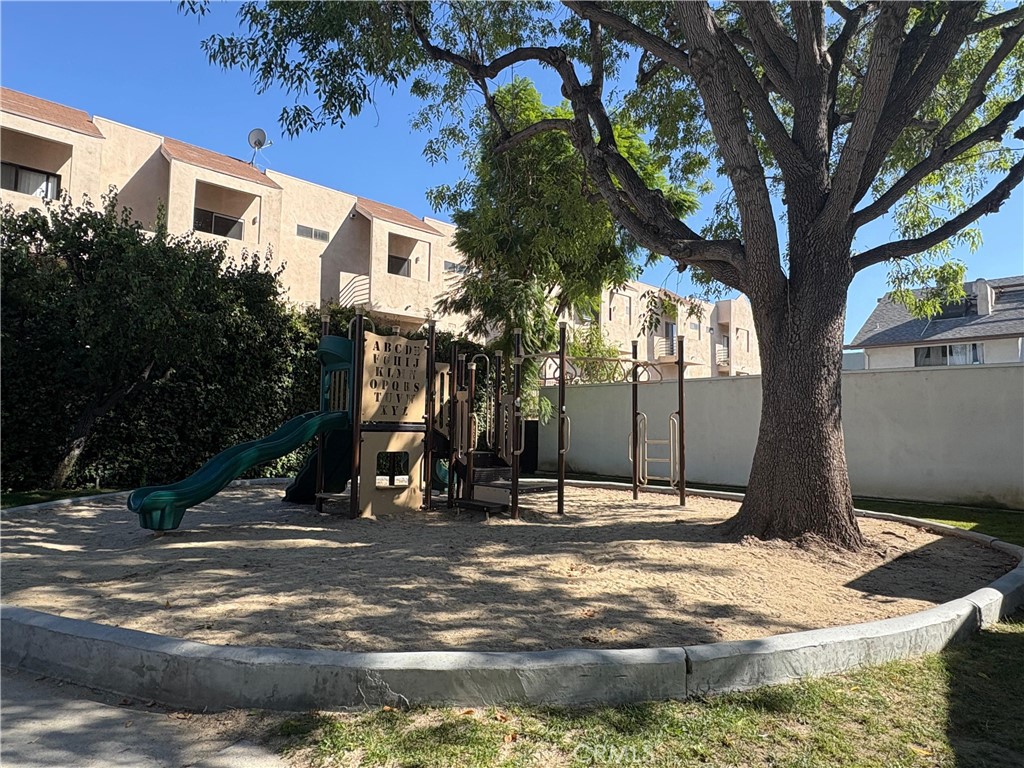 18619 Collins Street, Unit F29 Tarzana, CA 91356 - Photo 26 of 29 a backyard of a house with large trees