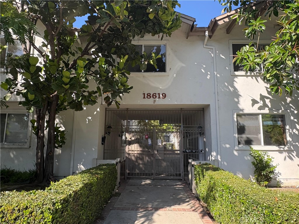 18619 Collins Street, Unit F29 Tarzana, CA 91356 - Photo 29 of 29 a front view of a house with garden