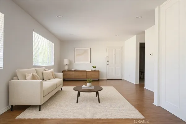 $2,450 | 18619 Collins Street, Unit F29, Tarzana, CA 91356