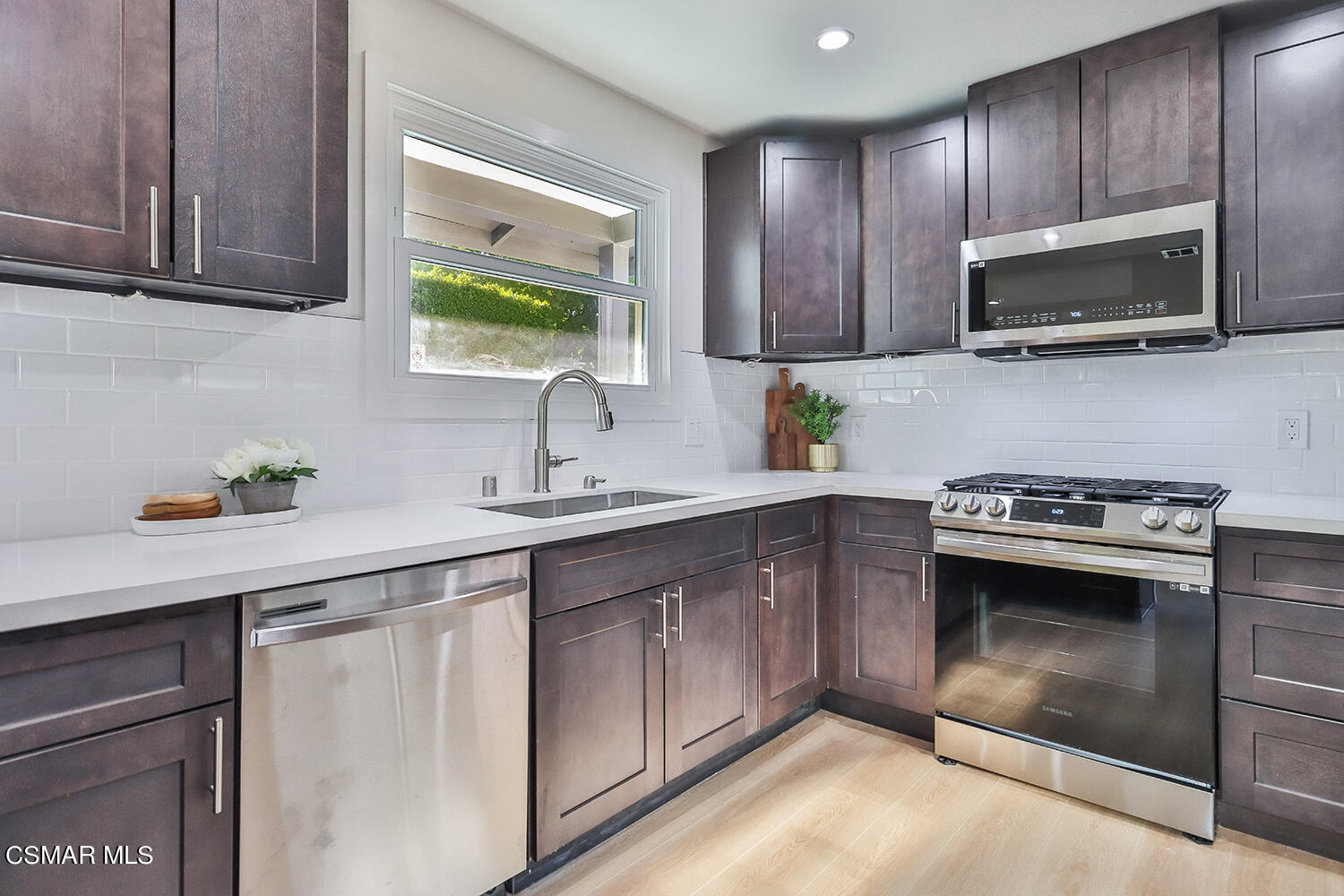 4152 Helene Street Simi Valley, CA 93063 - Photo 13 of 38 bLiving Dining and Kitchen6