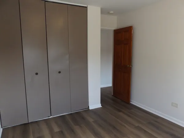$1,875 | 710 West Huntington Commons Road, Unit 2B, Mount Prospect, IL 60056