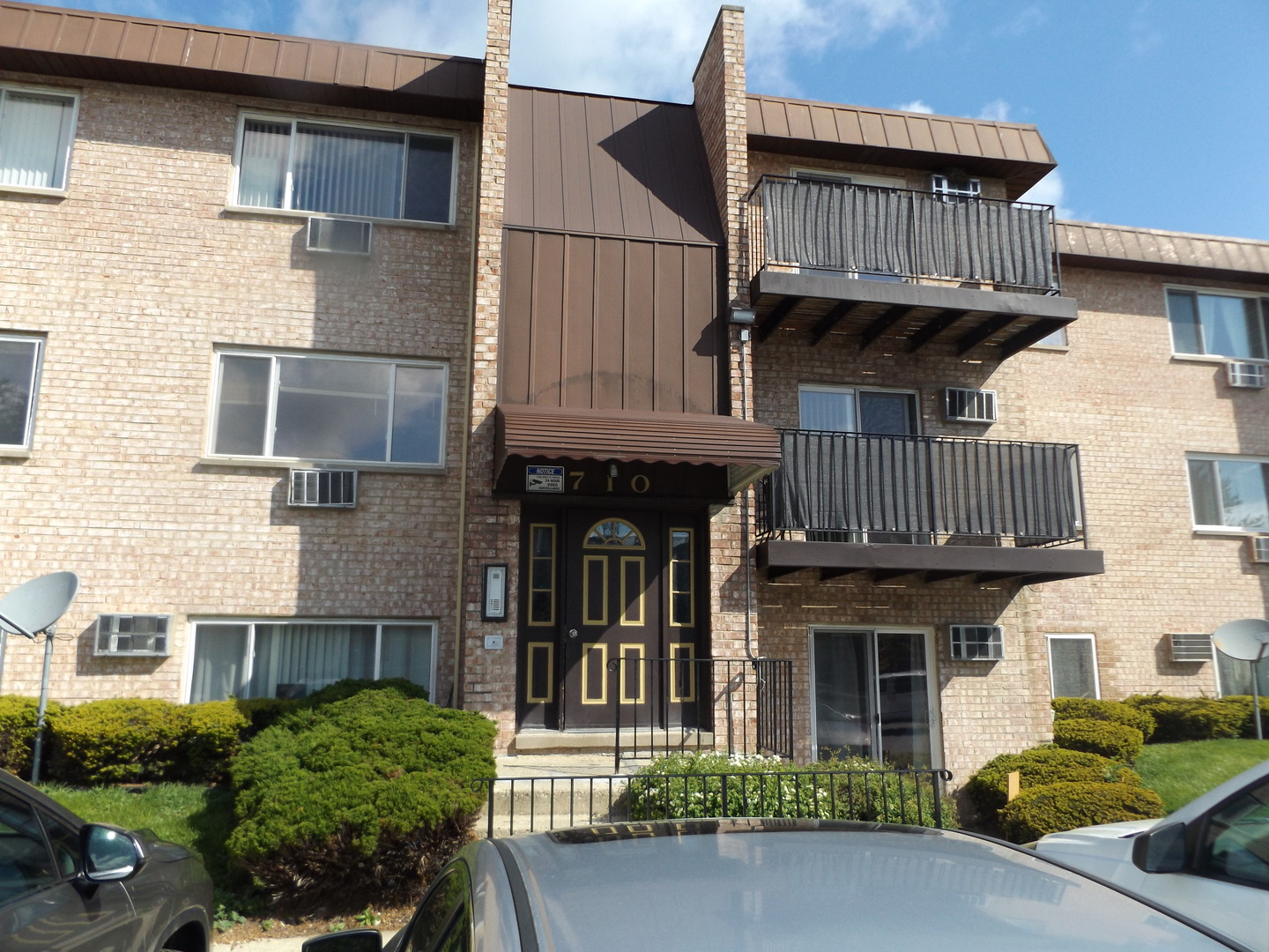 710 West Huntington Commons Road, Unit 2B Mount Prospect, IL 60056 - Photo 2 of 16