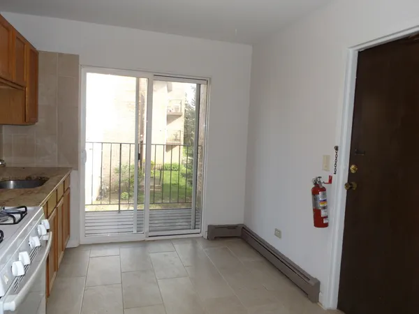 $1,875 | 710 West Huntington Commons Road, Unit 2B, Mount Prospect, IL 60056