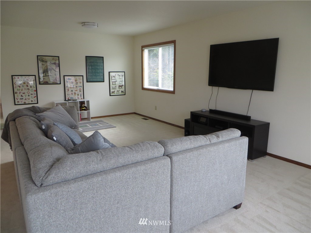 2674 Southwest Talon Loop Oak Harbor, WA 98277 - Photo 4 of 25 Gallery Image 4