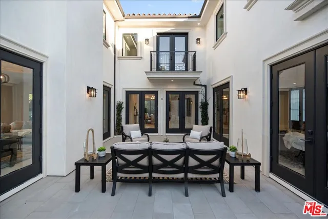 $21,995 | 4351 Vanalden Avenue, Tarzana, CA 91356