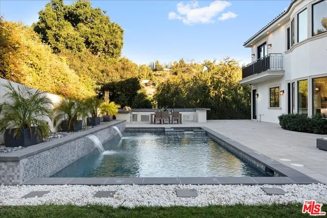 $21,995 | 4351 Vanalden Avenue, Tarzana, CA 91356