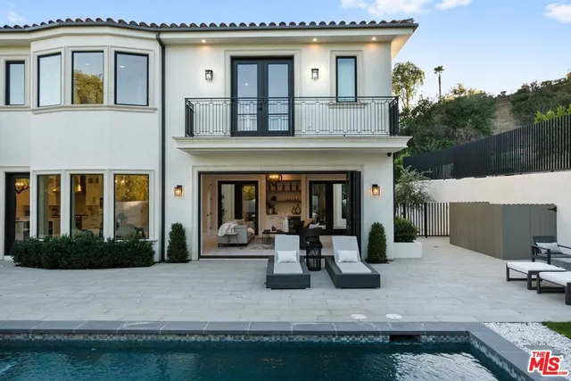 $21,995 | 4351 Vanalden Avenue, Tarzana, CA 91356