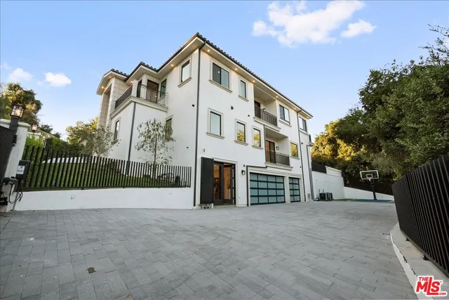 $21,995 | 4351 Vanalden Avenue, Tarzana, CA 91356