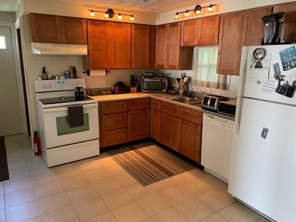 156 Curran Road Cumberland, RI 02864 - Photo 3 of 14 Gallery Image 3