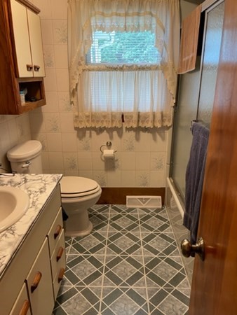 156 Curran Road Cumberland, RI 02864 - Photo 4 of 14 Gallery Image 4