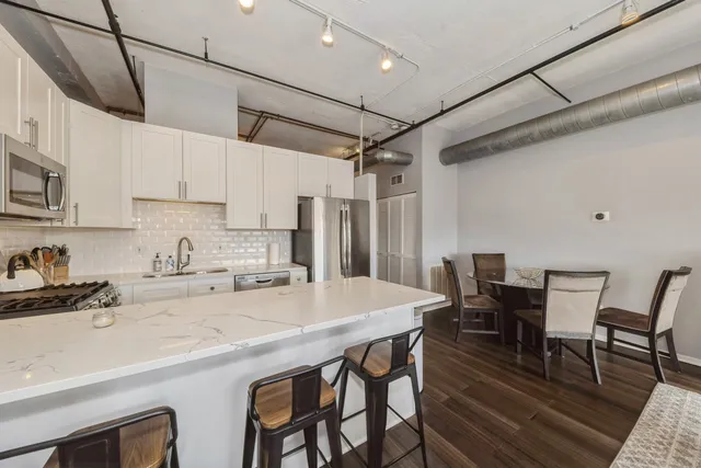$3,500 | 2024 South Wabash Avenue, Unit 306, Chicago, IL 60616