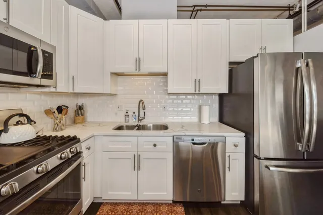 $3,500 | 2024 South Wabash Avenue, Unit 306, Chicago, IL 60616