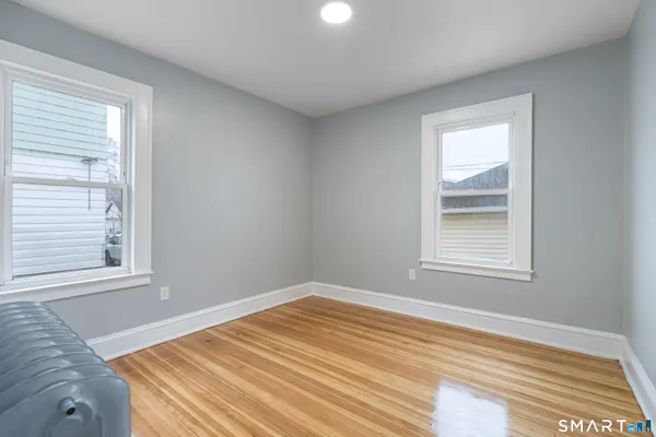 $2,100 | 30-32 Fenwick Street, Hartford, CT 06114