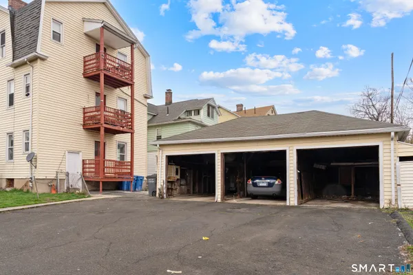$2,100 | 30-32 Fenwick Street, Hartford, CT 06114