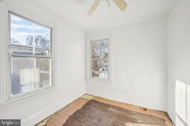 a view of empty room with window