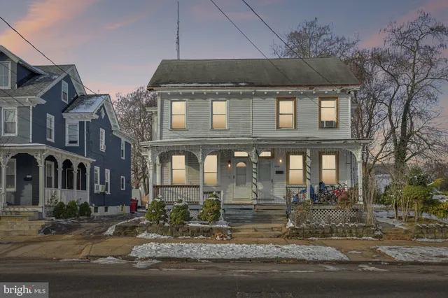 a picture of a bench in a white building