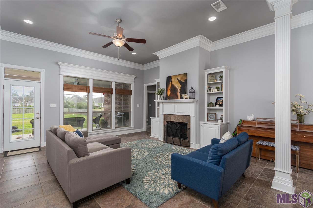 10726 Springtree Avenue Baton Rouge, LA 70810 - Photo 3 of 31