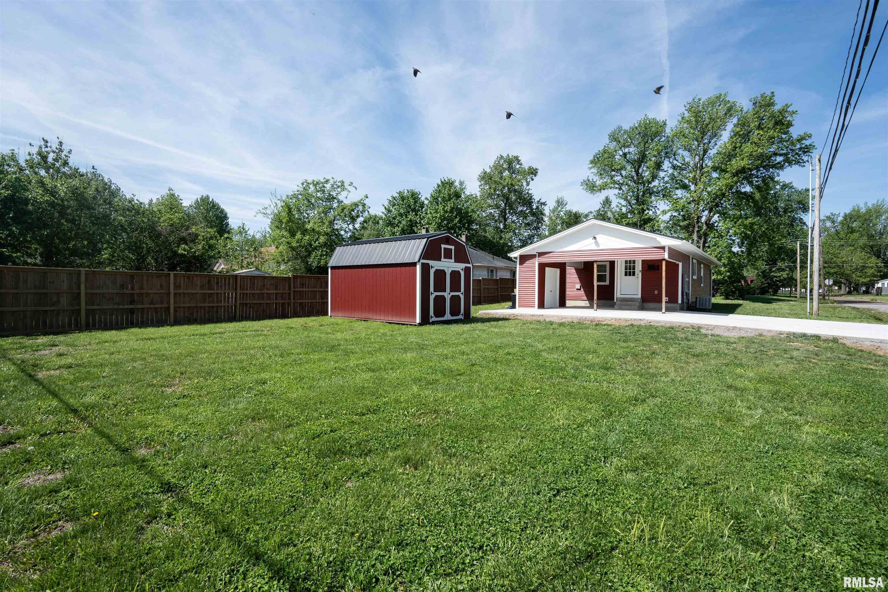 320 North 9th Street Herrin, IL 62948 - Photo 2 of 26