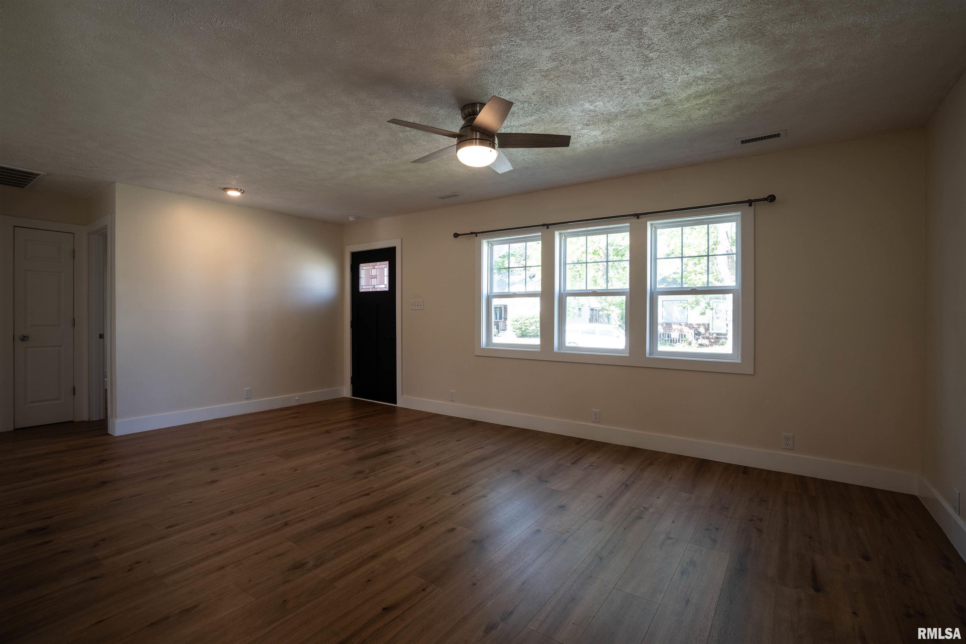 320 North 9th Street Herrin, IL 62948 - Photo 4 of 26