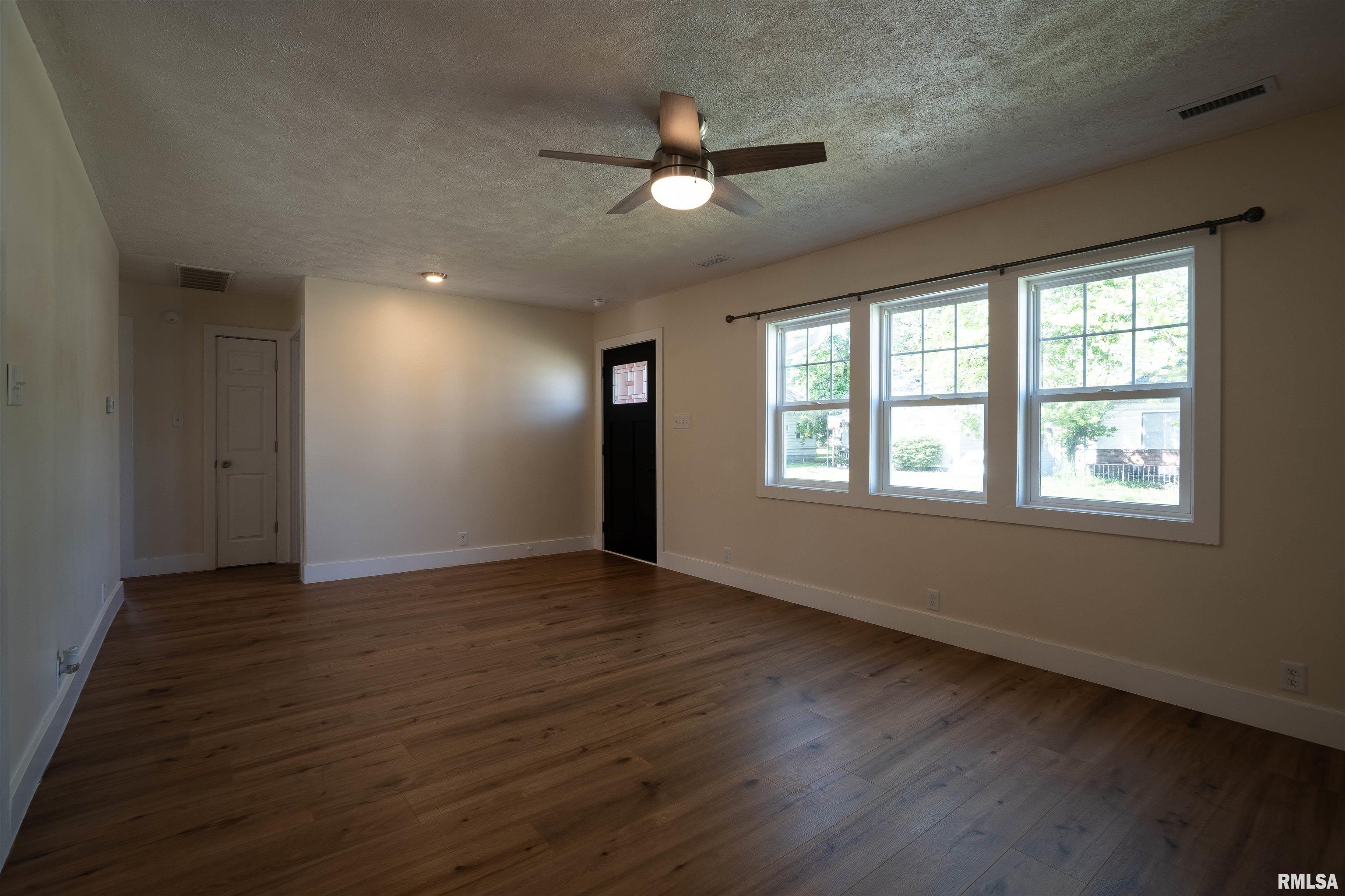 320 North 9th Street Herrin, IL 62948 - Photo 7 of 26