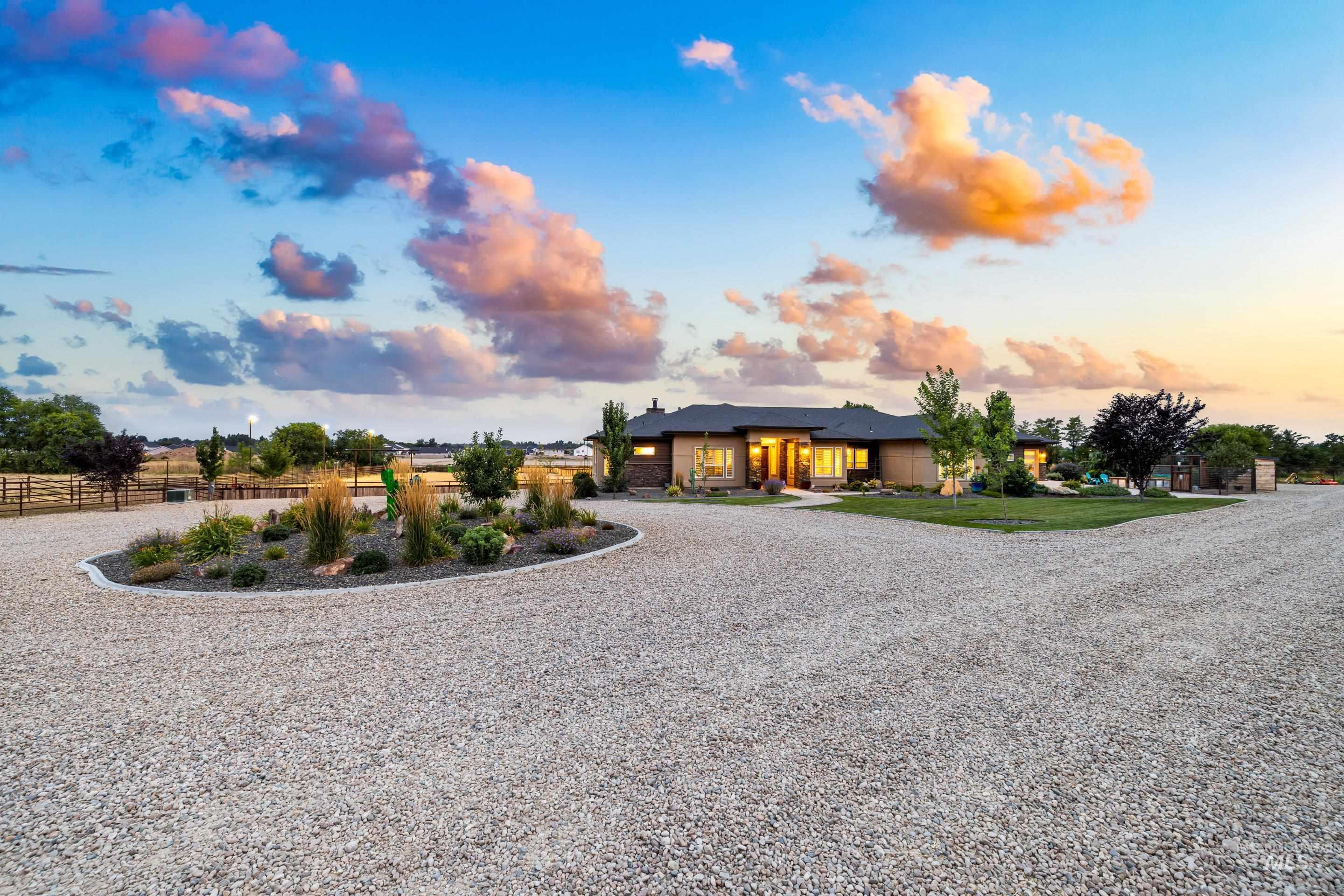 9819 Foothill Road Middleton, ID 83644 - Photo 3 of 50 View of front facade with curved driveway