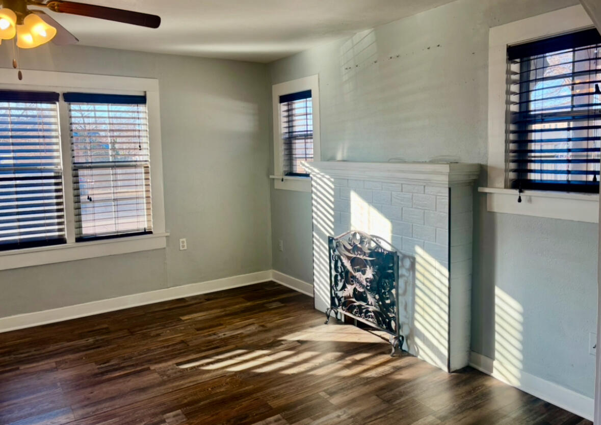 2224 36th Street Lubbock, TX 79412 - Photo 4 of 33 a view of a livingroom with wooden floor and a window
