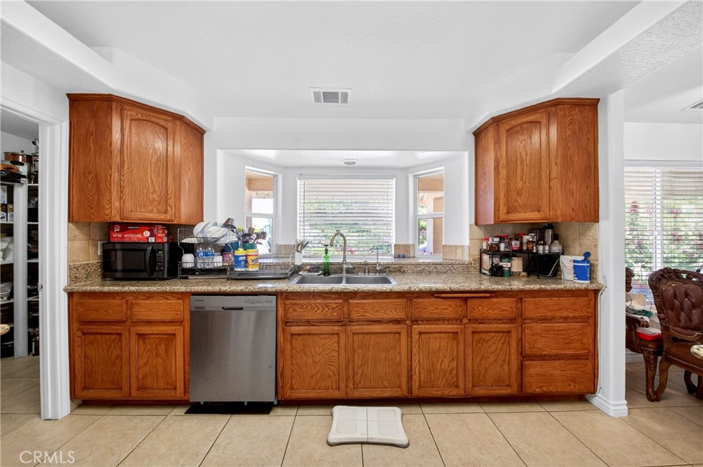 9562 Cambria Road Phelan, CA 92371 - Photo 18 of 55 Kitchen sink area