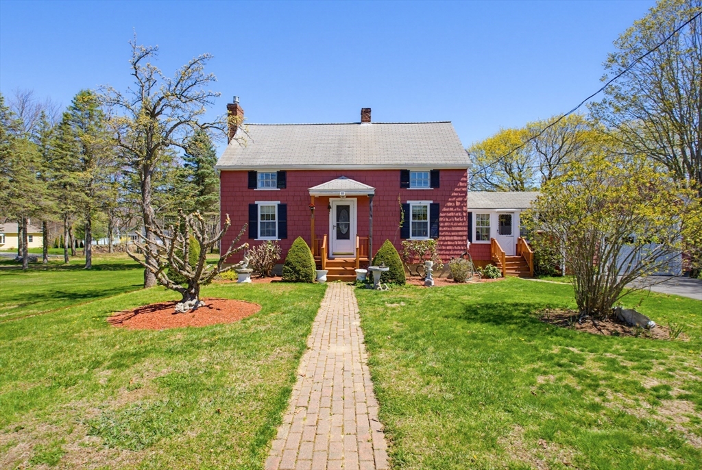 136 Chapel Street Gardner, MA 01440 - Photo 1 of 32