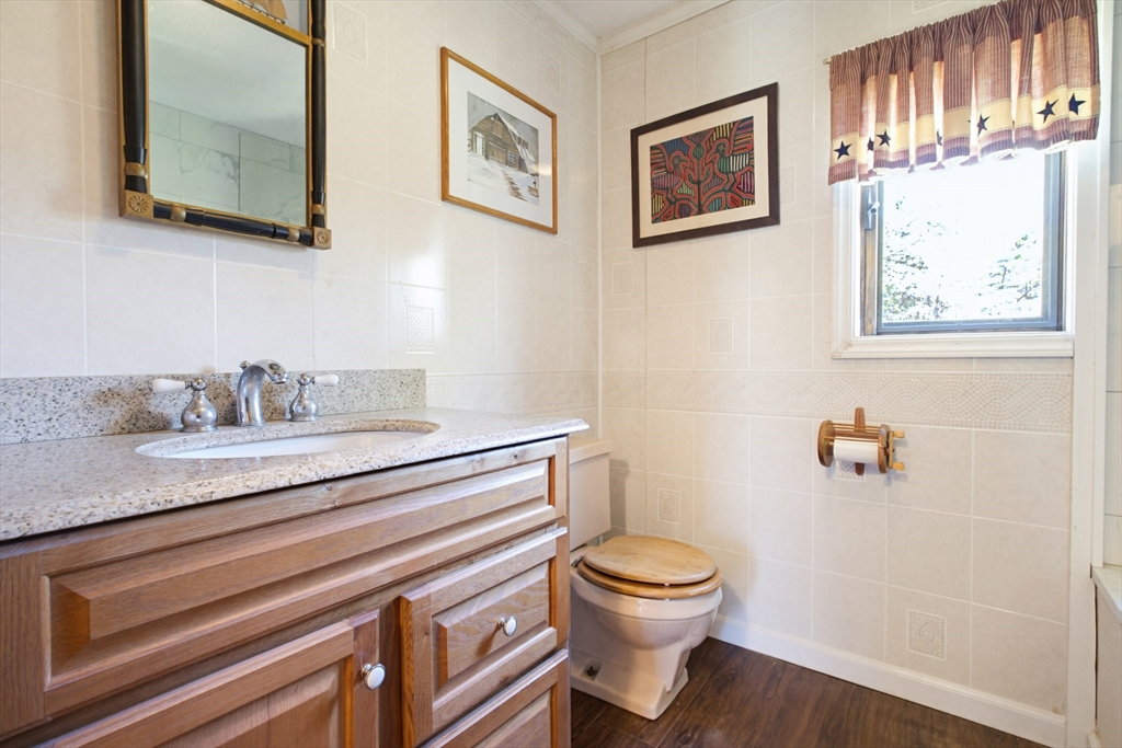 136 Chapel Street Gardner, MA 01440 - Photo 15 of 32