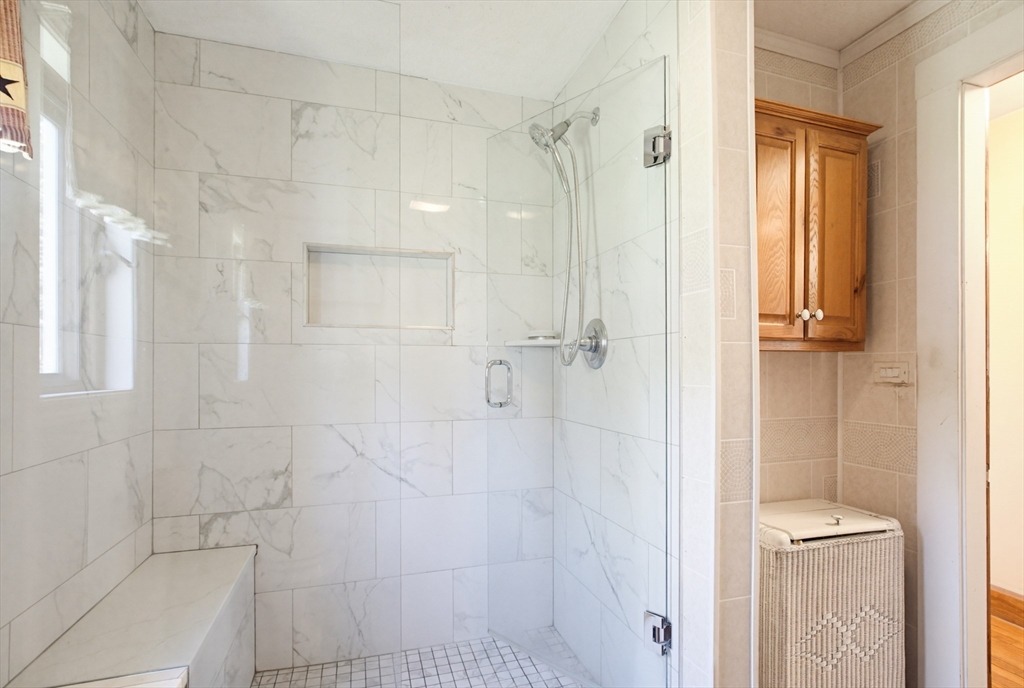 136 Chapel Street Gardner, MA 01440 - Photo 16 of 32