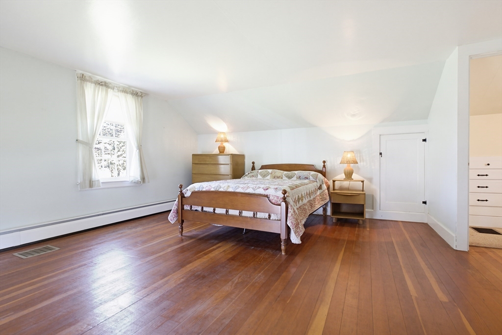 136 Chapel Street Gardner, MA 01440 - Photo 19 of 32
