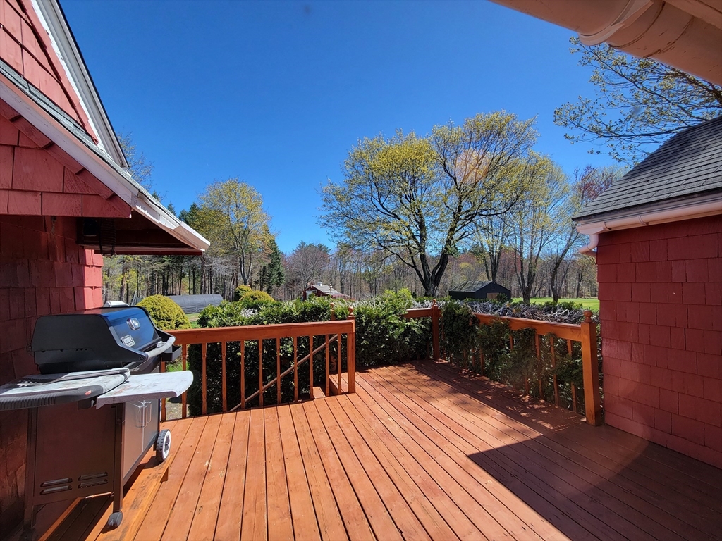 136 Chapel Street Gardner, MA 01440 - Photo 24 of 32