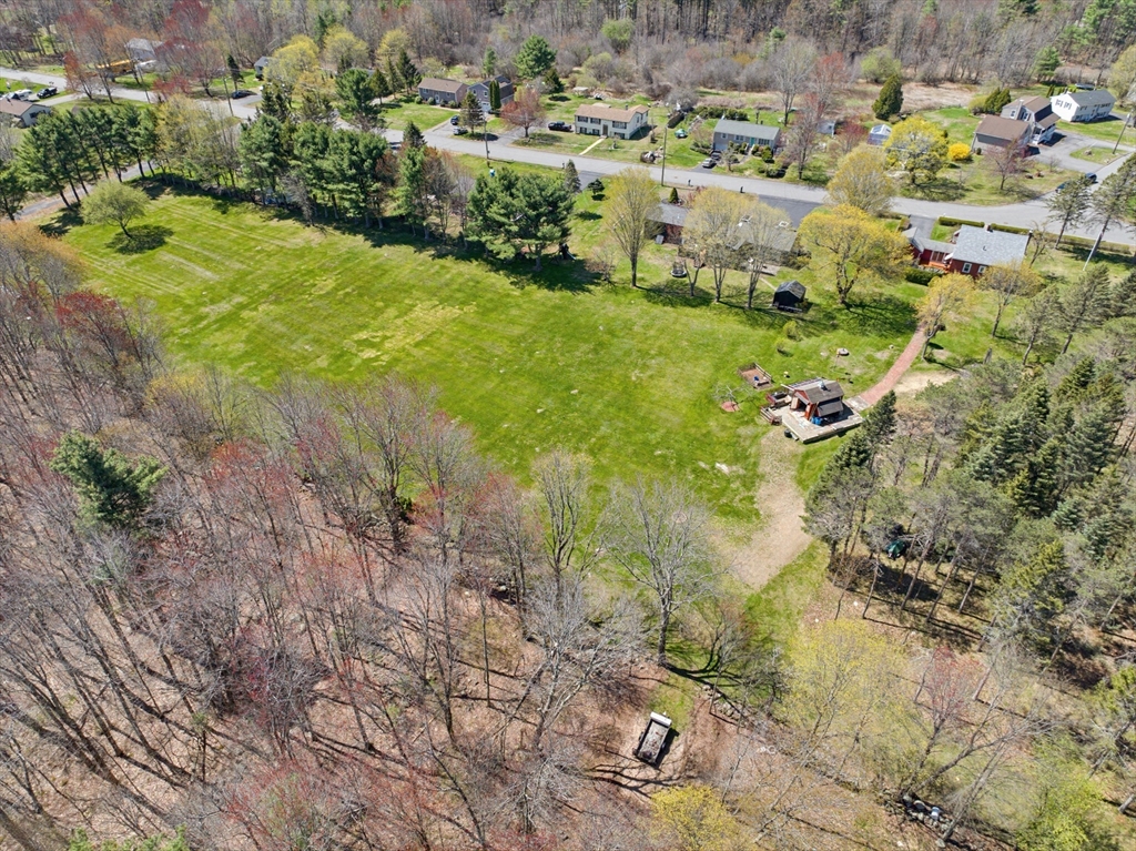 136 Chapel Street Gardner, MA 01440 - Photo 4 of 32