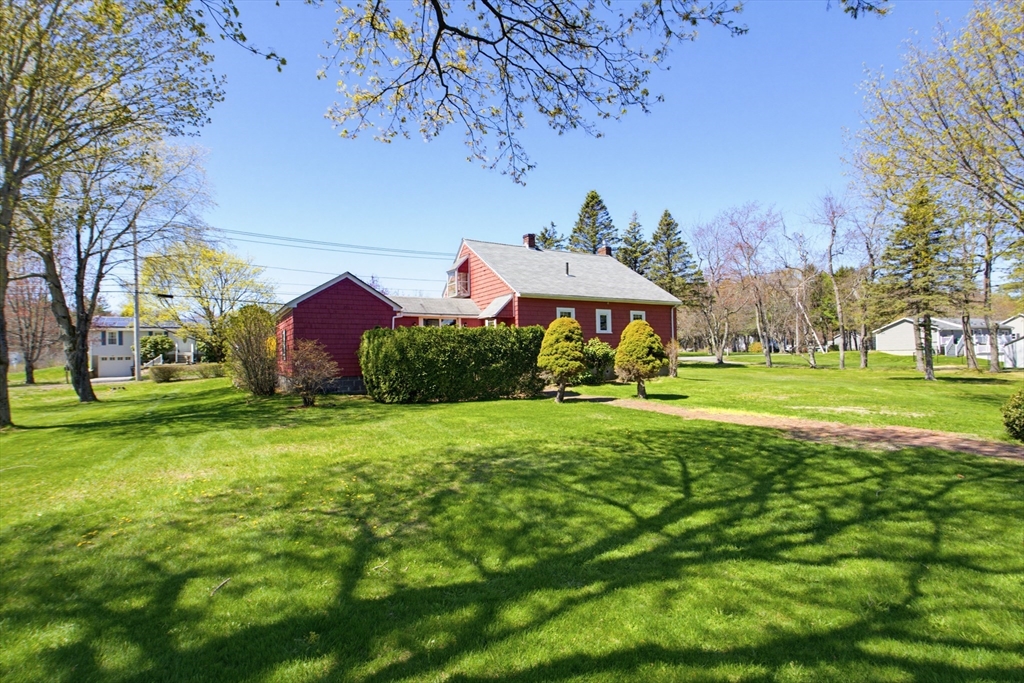 136 Chapel Street Gardner, MA 01440 - Photo 6 of 32