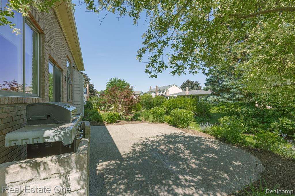 630 Lockmoore Court Rochester Hills, MI 48307 - Photo 48 of 65