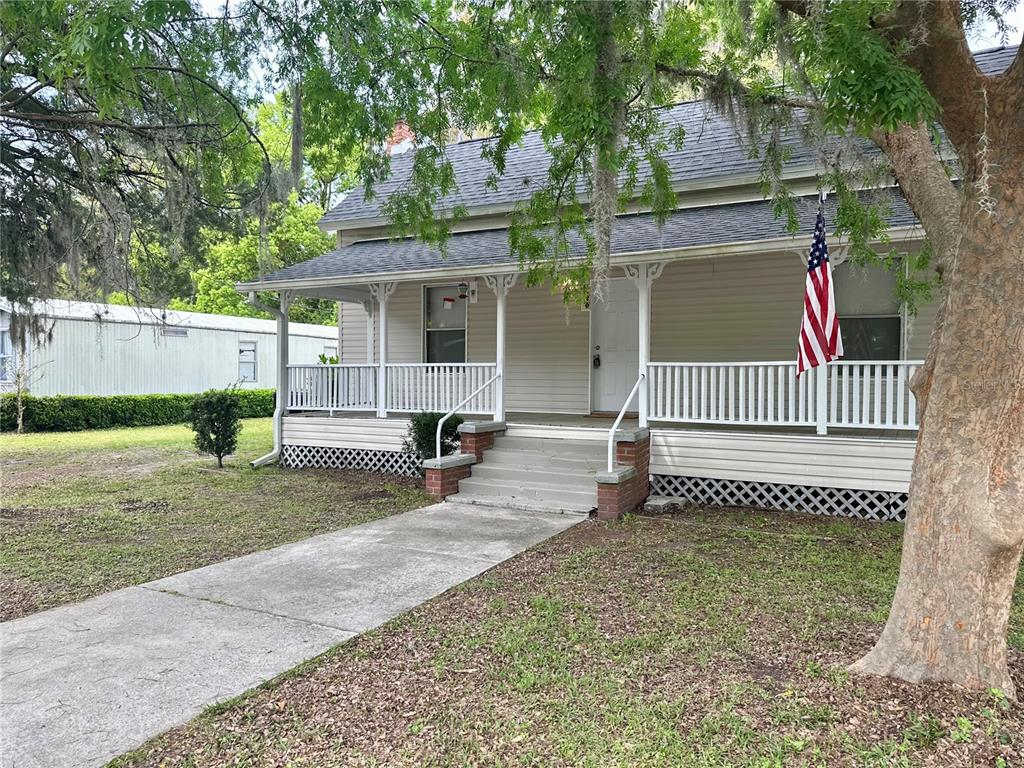520 Southwest 5th Avenue Lake Butler, FL 32054 - Photo 29 of 54 a view of backyard and deck