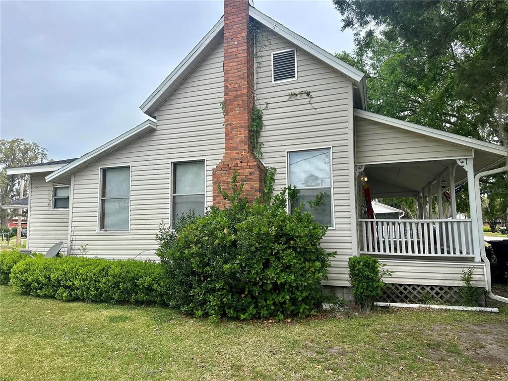 520 Southwest 5th Avenue Lake Butler, FL 32054 - Photo 49 of 54 a front view of a house with a garden