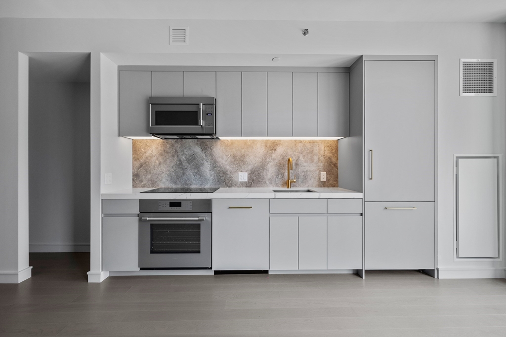 55 Lagrange Street, Unit 1010 Boston, MA 02116 - Photo 4 of 11