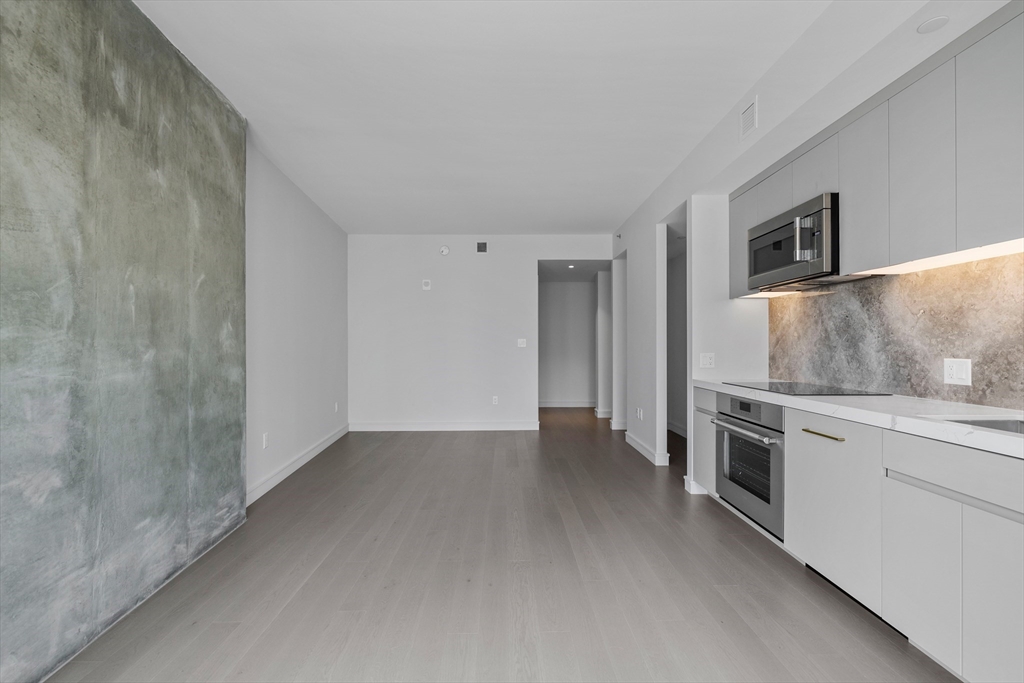 55 Lagrange Street, Unit 1010 Boston, MA 02116 - Photo 5 of 11