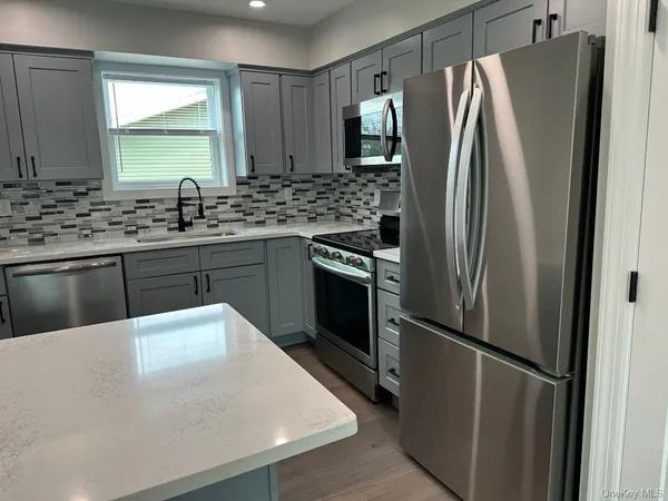 $2,750 | 99 North Railroad Avenue, Babylon, NY 11702