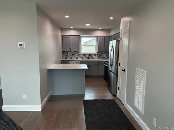 $2,750 | 99 North Railroad Avenue, Babylon, NY 11702