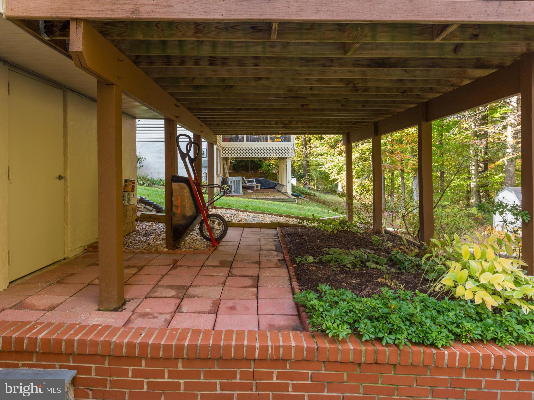 9022 Brook Ford Road Burke, VA 22015 - Photo 8 of 28 Exterior (Rear)