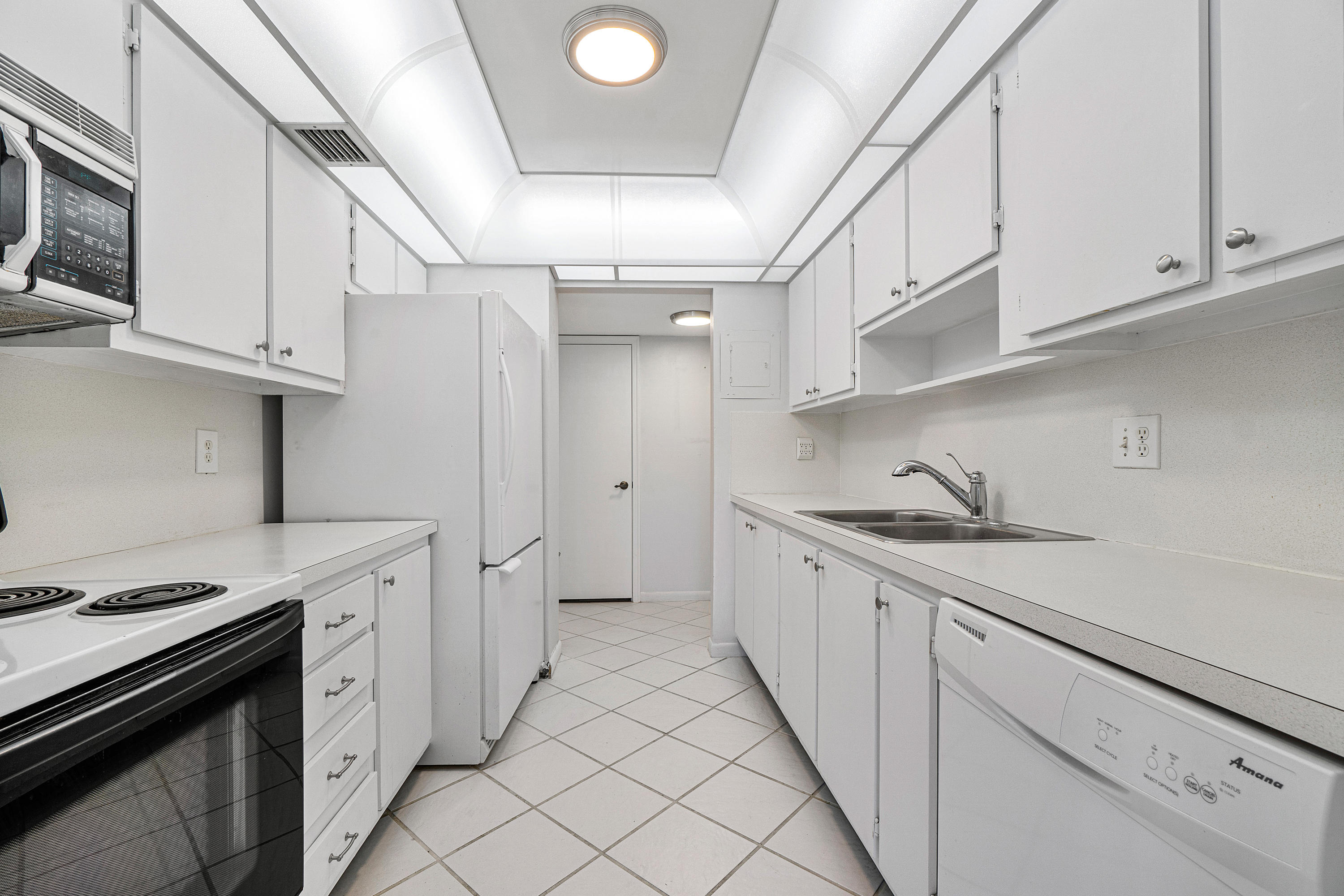 950 Ponce De Leon Road, Unit 2010 Boca Raton, FL 33432 - Photo 8 of 26 024-950PonceDeLeonRoad-BocaRaton-FL-3343