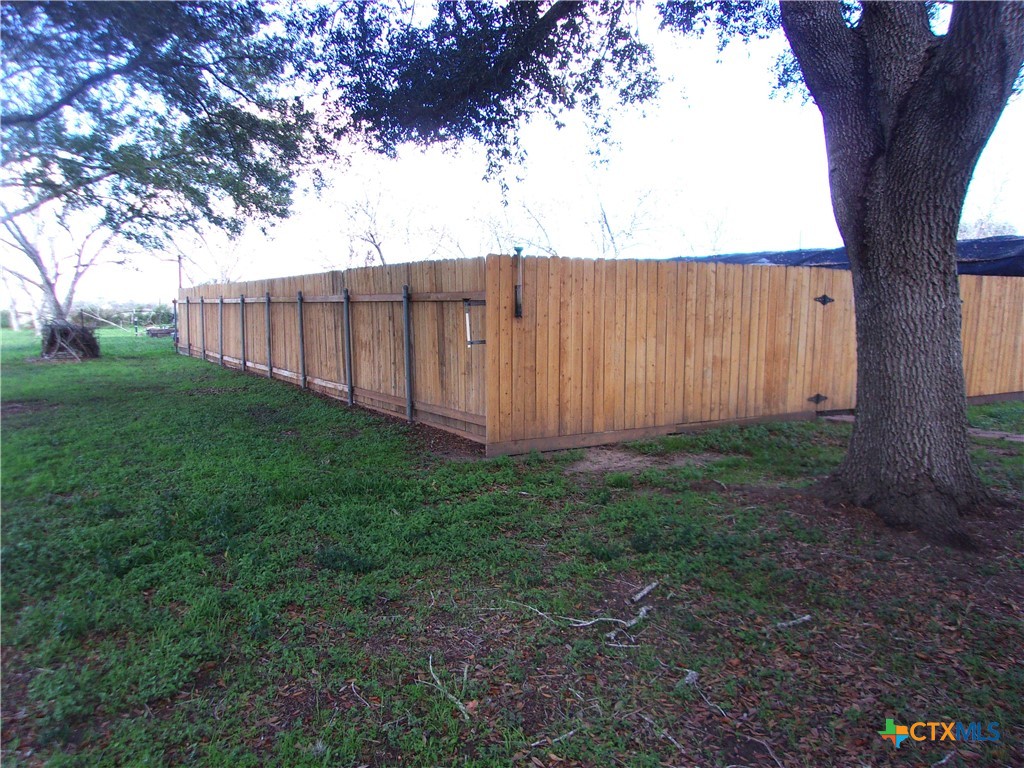 184 Russell Road Victoria, TX 77904 - Photo 18 of 22