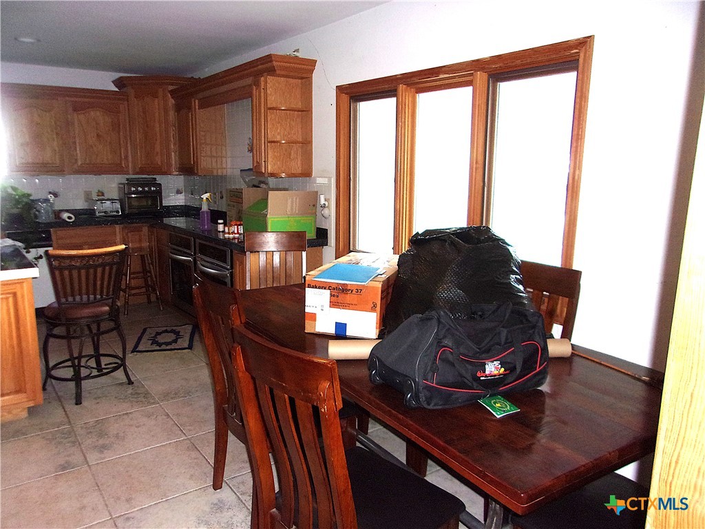 184 Russell Road Victoria, TX 77904 - Photo 4 of 22