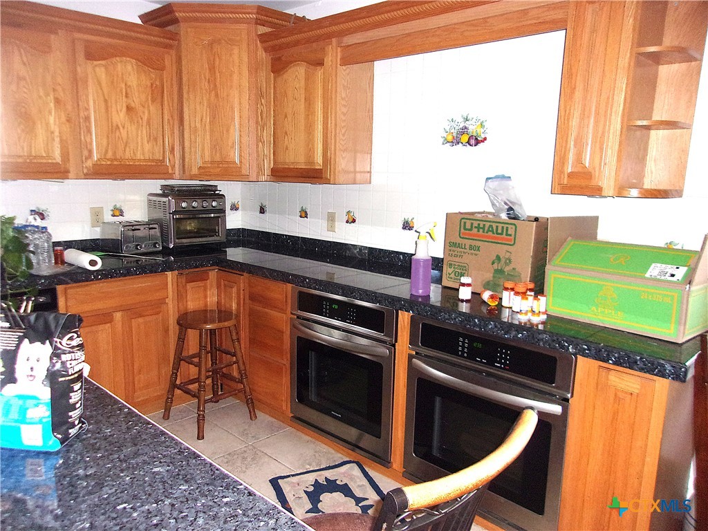 184 Russell Road Victoria, TX 77904 - Photo 6 of 22