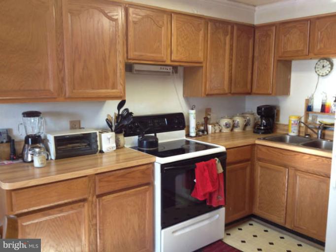 15 Walnut Road Ranson, WV 25438 - Photo 6 of 20 Kitchen