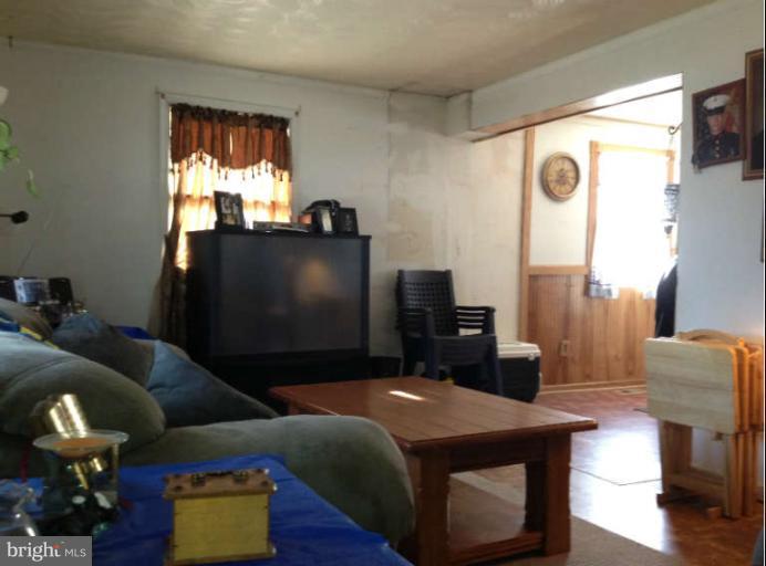 15 Walnut Road Ranson, WV 25438 - Photo 10 of 20 Living Room