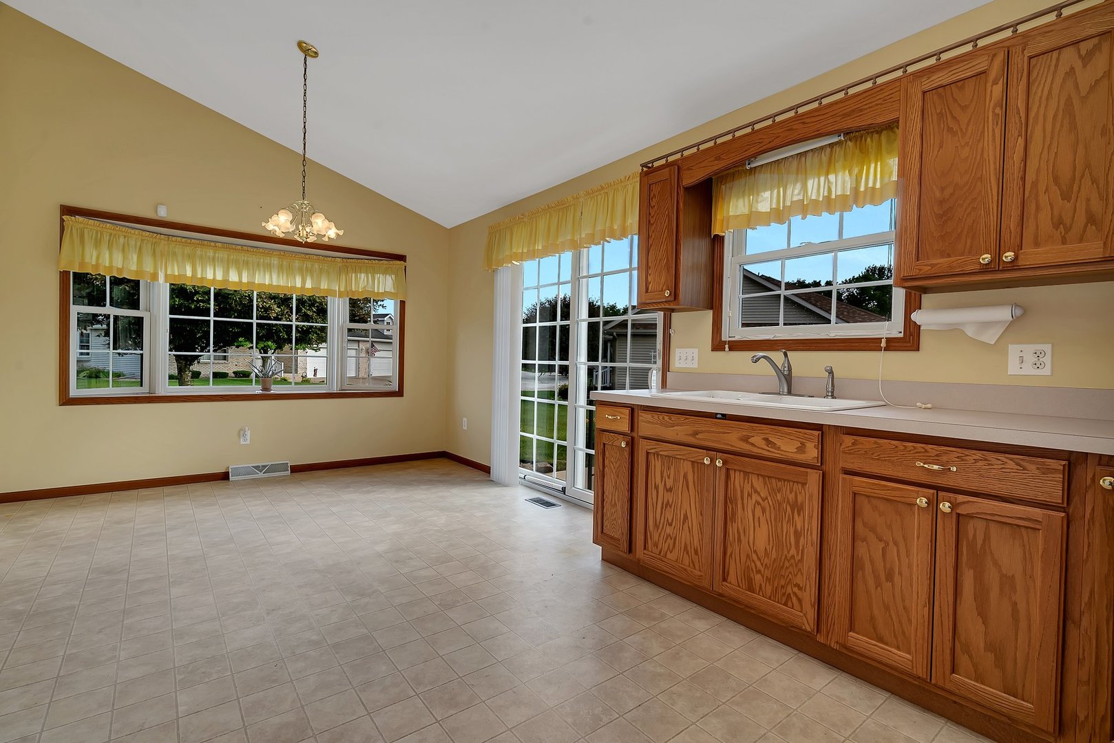 108 Winding Trail Diamond, IL 60416 - Photo 7 of 26