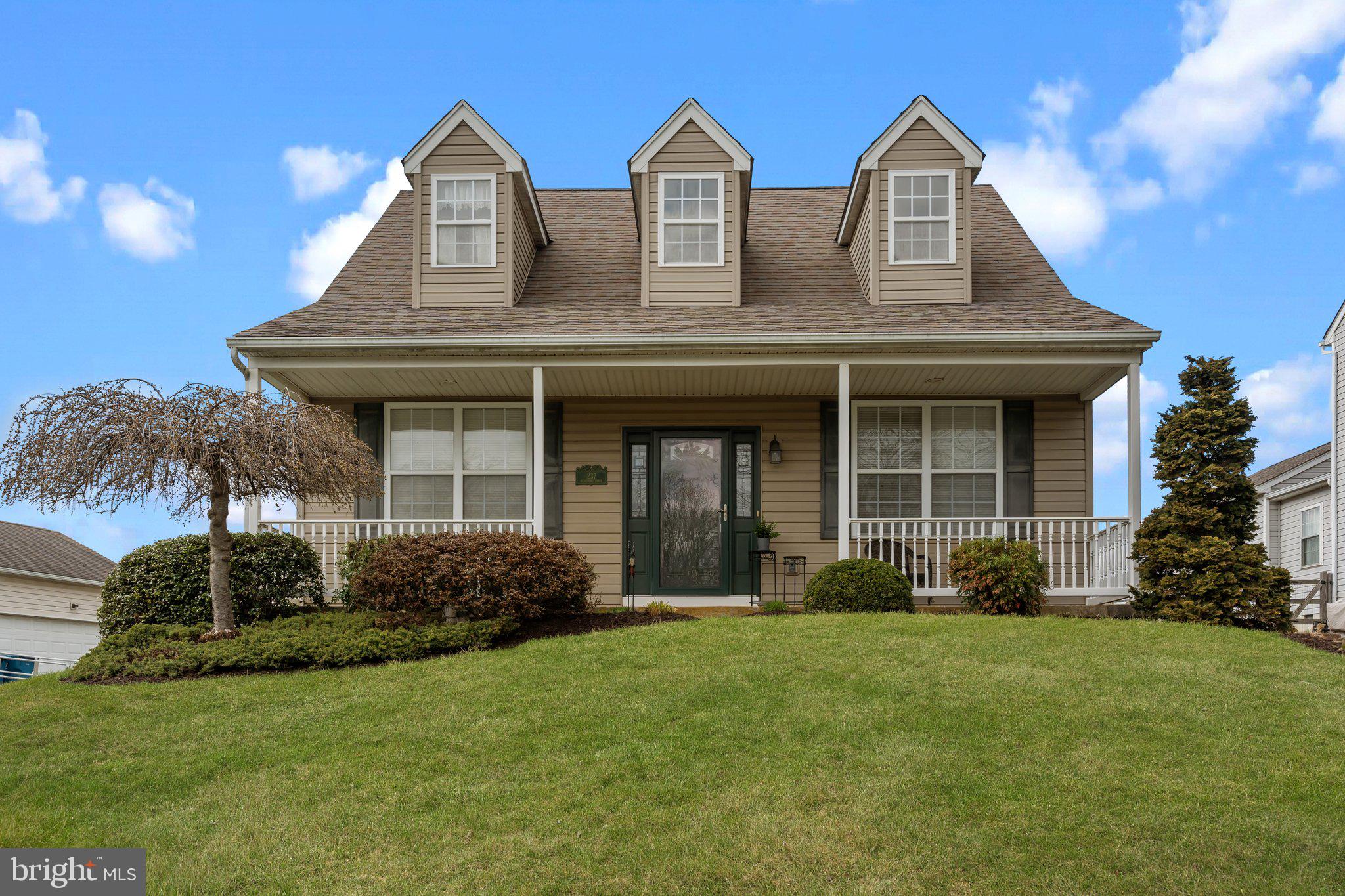 237 Beaumont Drive Oxford, PA 19363 - Photo 3 of 46 a front view of a house with a garden